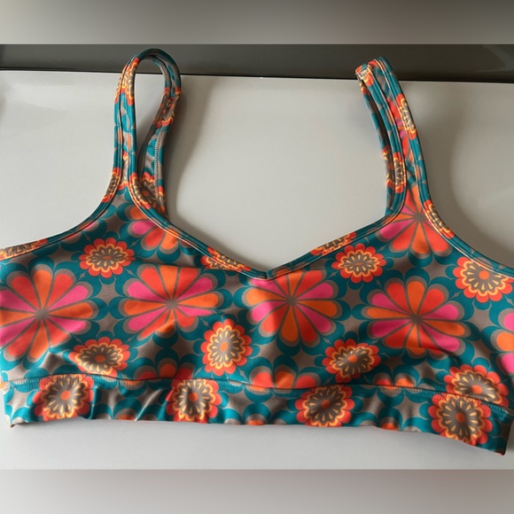 Beyond Yoga Other - Beyond Yoga bright and cheery v-neck sports bra - Size XL